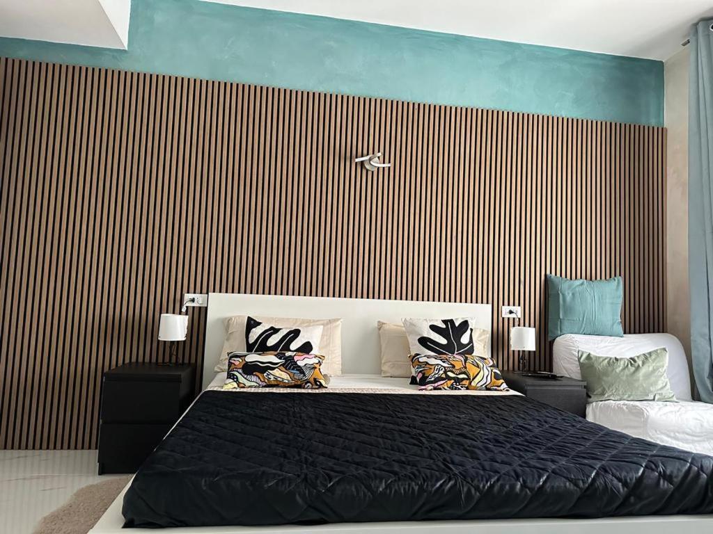 Gold House 2 *